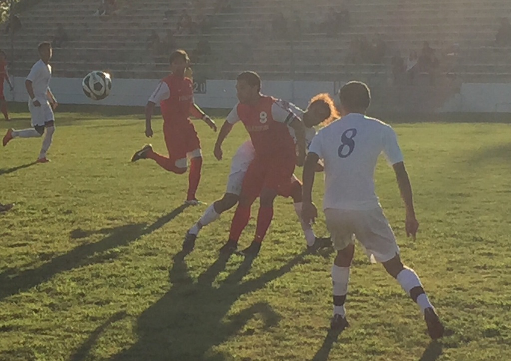 Intensity is picking up with just under 5 min remaining and La Habra up 1