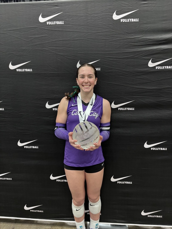 Congrats to our 2024 commit, Anna Elkin! Undefeated champions at MEQ 🤩