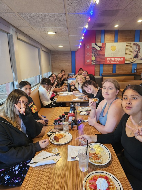 Nothing like a team bonding breakfast after early morning practice!
