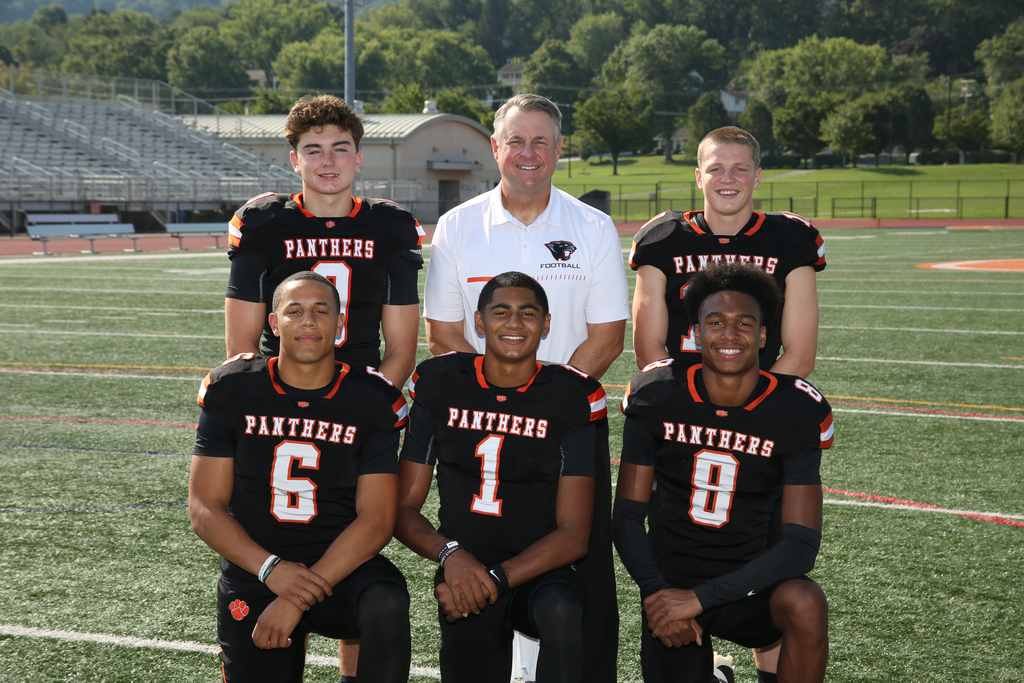 Welcoming our CY Football Captains🌟!

These gentleman are determined and put in the work on and off the field to succeed, great work 🔥