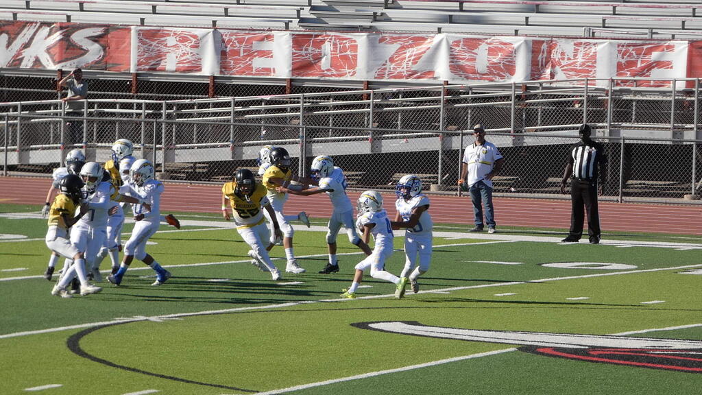 Makai run up the middle