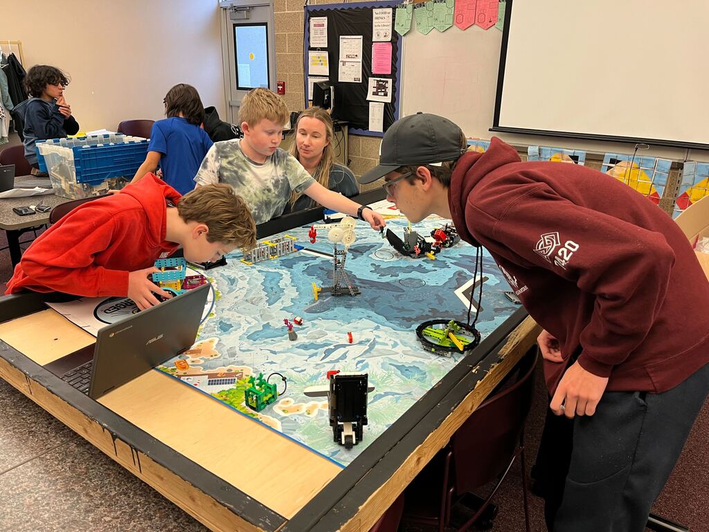 We're having an awesome time mentoring our FLLC team at the middle school