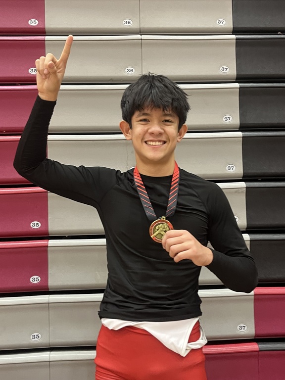 Sam wins 10-5 in the finals to get 🥇