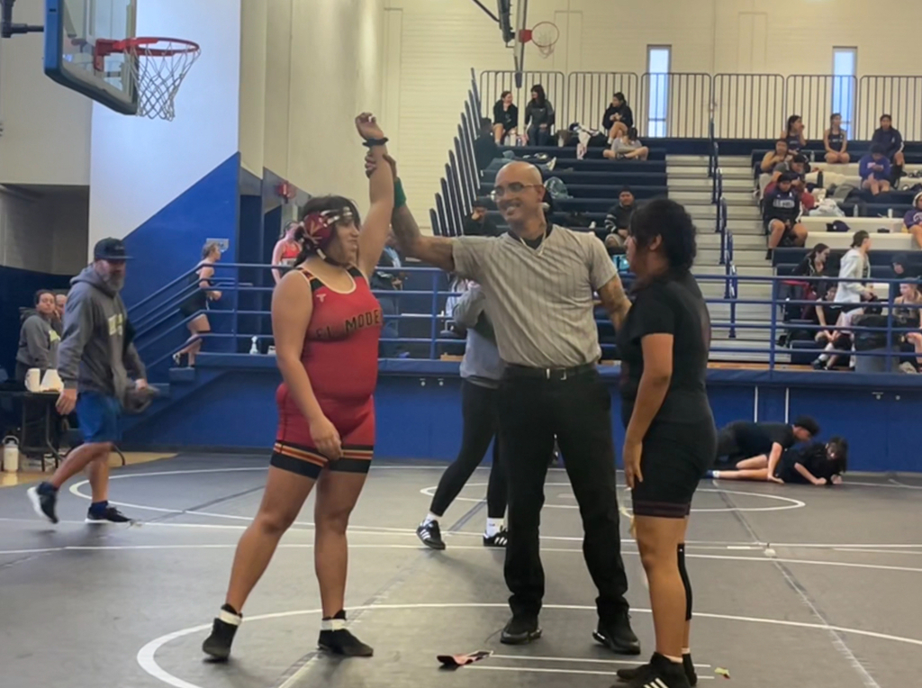 Audrey with a 1st period pin! A perfect 3/3 start for Elmo