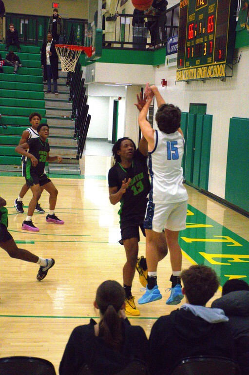 Bodyn's go ahead 3! Blaine was down by 1, 65-66, with 11 seconds left in the game and Bodyn's 3 put them up 68-66!!