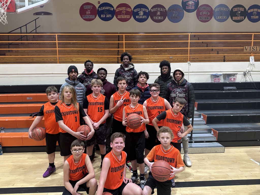Went to the Uniontown vs Fort Scott 5th grade game this past Sunday to show the kids some support and cheer them on. These boys come out and root for our guys so we thought we would return the favor!!! We had to make it competitive and split our team up, 