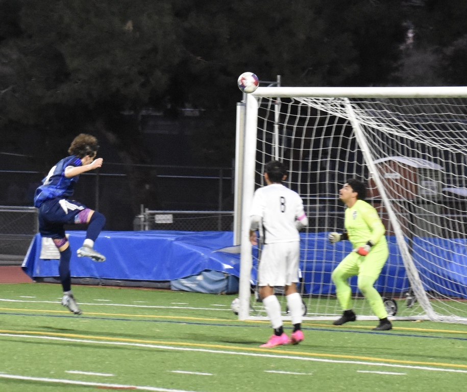 Header goal by Lincoln F