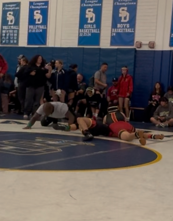 A pin for Eli in round 1. Elmo starts CIF 2-0!