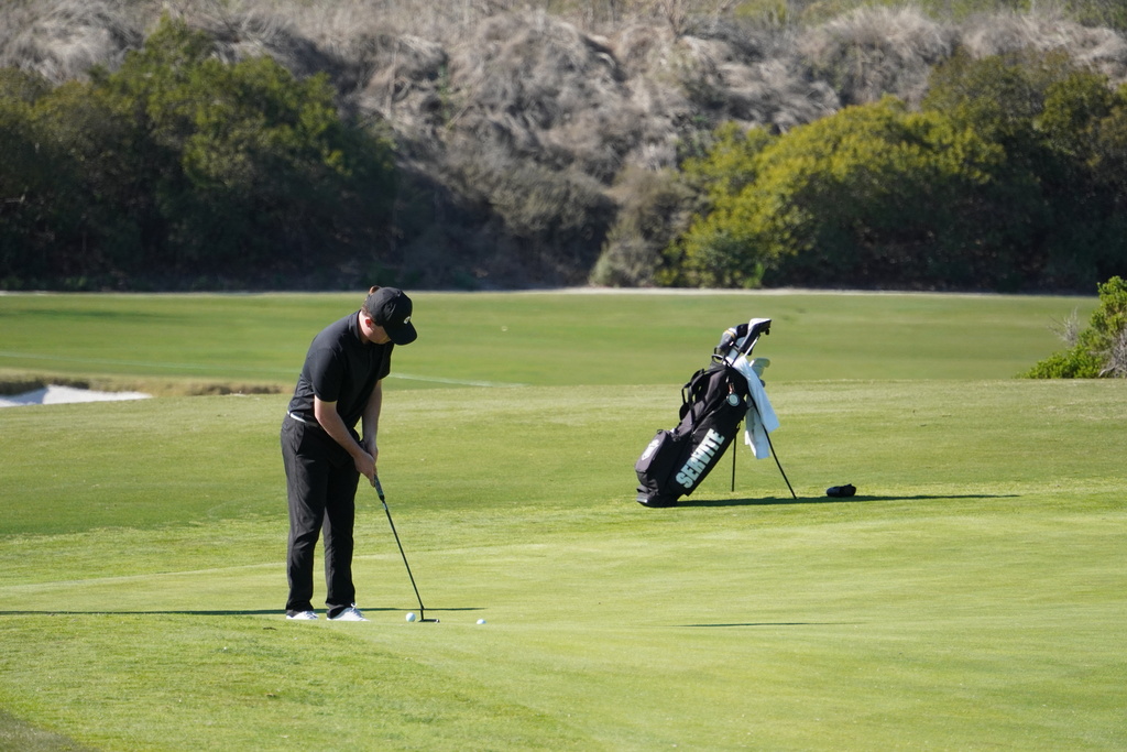 Liam putting for birdie on hole one.  He made the putt to start the round one under.