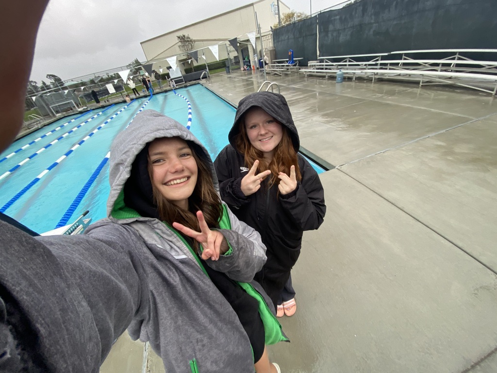 Getting ready to swim in the rain! 😅🌧️