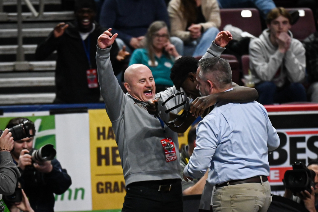 Please help us in celebrating Willmont’s State Championship at Coach Tracy Court at 11am on Sunday. Doors will open at 10:45am.