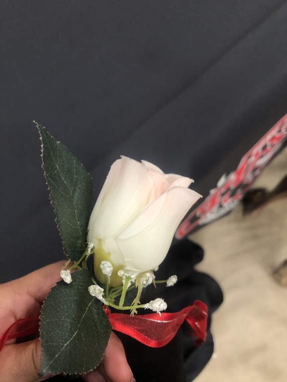 Last time wearing the “Head Chair” rose. 🌹