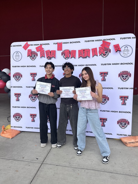 MUN Students getting Superintendents Honor Roll Awards