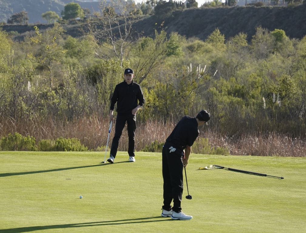 Jase and Gavin on the putting green of hole 4.