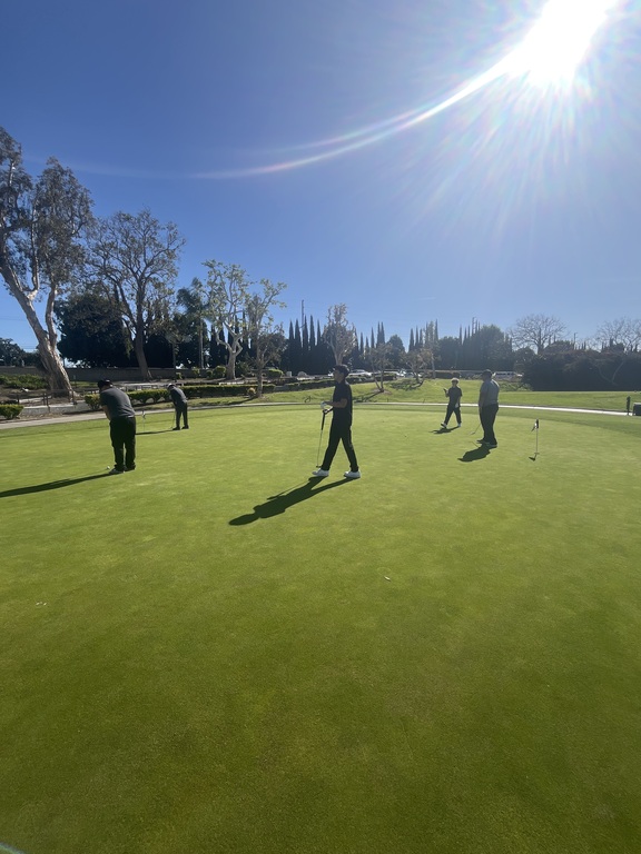 JV warming up for there match against La Serna over at La Mirada golf course.