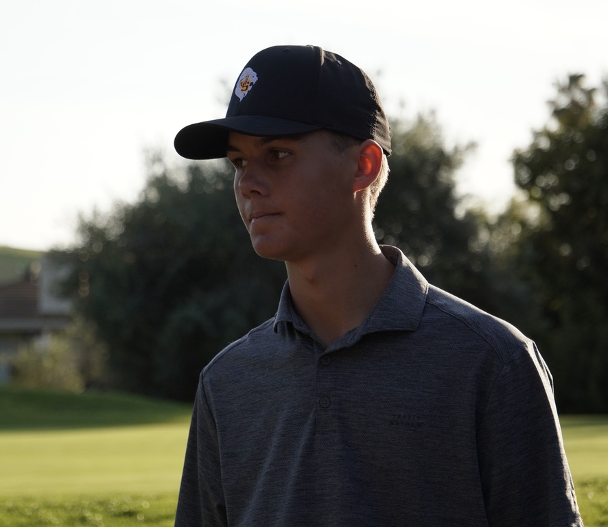 Hollan finishing up his round on hole 9.