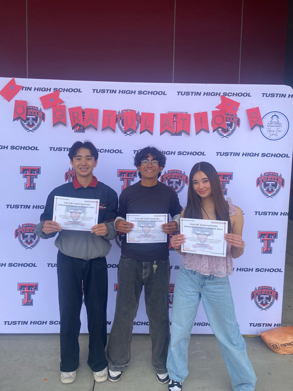 MUN students receiving honor roll!