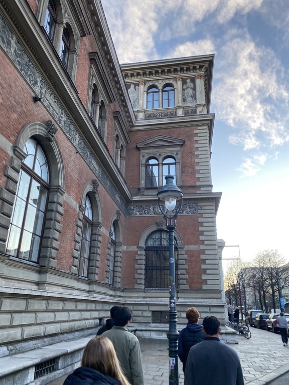 Walking with friends through the streets of Vienna