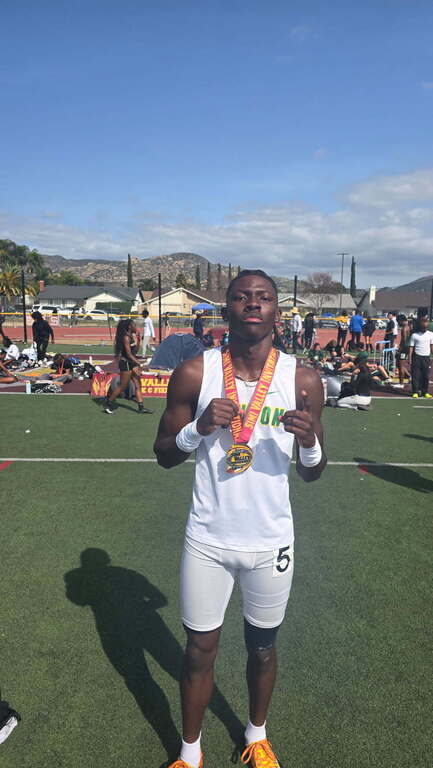 At the Simi Valley Invitational, Jordehn Gammage wins the 300 hurdles Invitational with a time of 38.63!! Our defending State Champion is coming!! Let’s Go!!