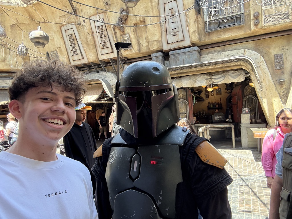MUN trip to Disney #Mandalorian #disney #outnabout #selfie