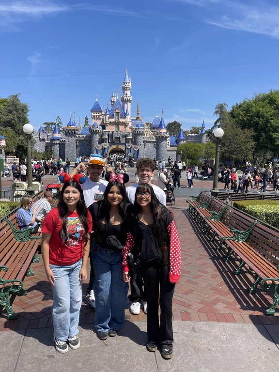 Disney Land Squad #MUNFUN #munseniortrip