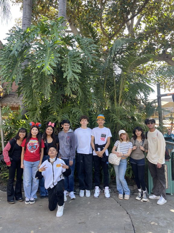 Group photo at Disneyland  #MUNFUN #munseniortrip