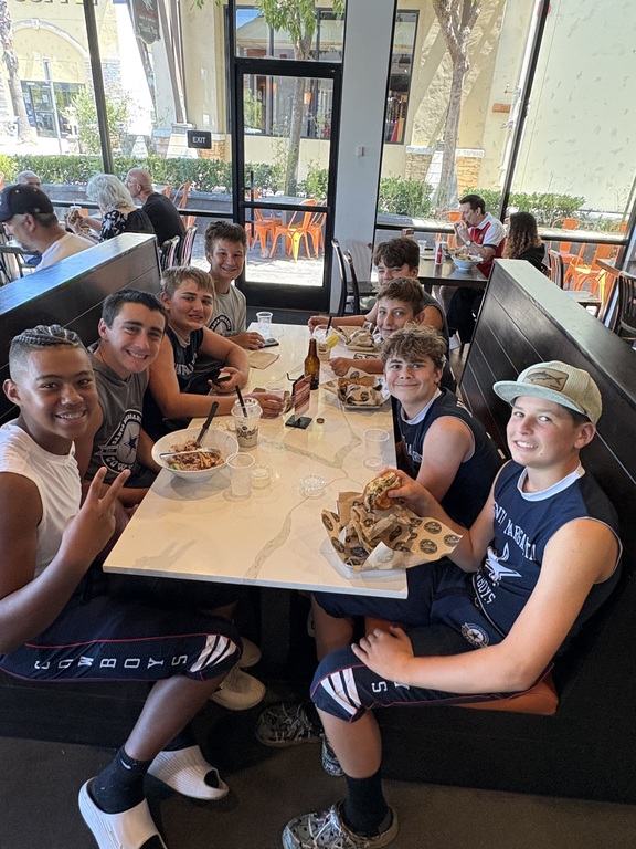 Week 3 in the books! The boys having burgers after their first week of full body tackle! 🍔 As the intensity picks up, the more time the boys spend together outside of practice the better, as it will help them on the field!! Great group of boys!! ☺️🙏