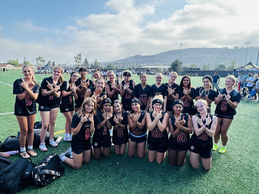 Our JSerra JV Flag Football team for the “W” today: 21-6. Way to go girls!🏈