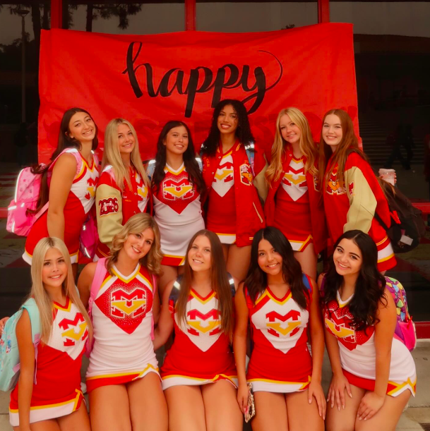 It was the last FIRST day of high school for these SENIORS! ❤️