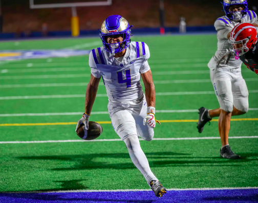 Santa Margarita wide receiver Trent Mosley runs into the end zone to score a touchdown against Mater Dei in the fourth quarter in Santa Ana on Friday, Oct. 10, 2025. (Photo by Paul Rodriguez, Contributing Photographer, OC Register)