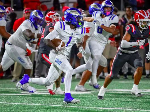 Santa Margarita running back Jaion Smith finds a big opening in the Mater Dei defense in Santa Ana on Friday, Oct. 10, 2025. (Photo by Paul Rodriguez, Contributing Photographer, OC Register)