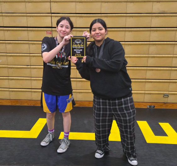 Anabelle Sadowski took 2nd place and Doris Mendez took 3rd place to help lead the El Toro Chargers JV team to a 3rd place finish at the prestigious @LadyBigKat wrestling tournament. Congrats ladies!👏
