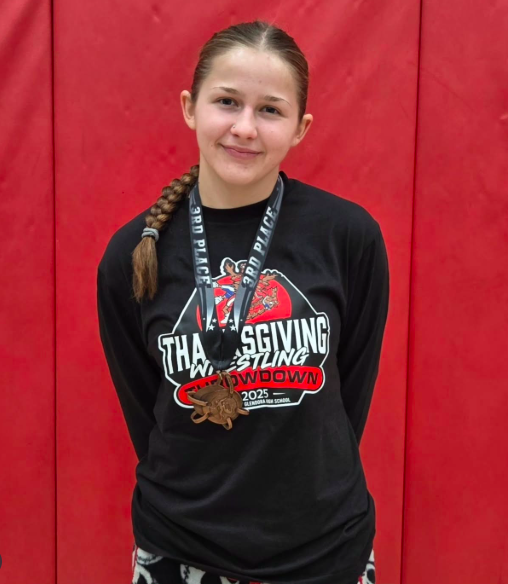 Tasi starts off her season with a third place finish at the Thanksgiving Throwdown. 🥉