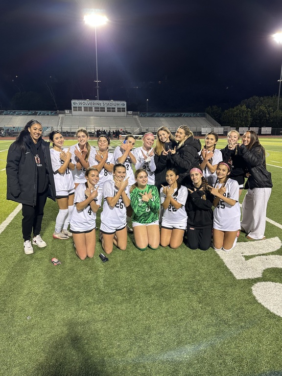 JSerra for the win vs. Aliso Niguel on Thursday, 12/4! Go Lions!🦁