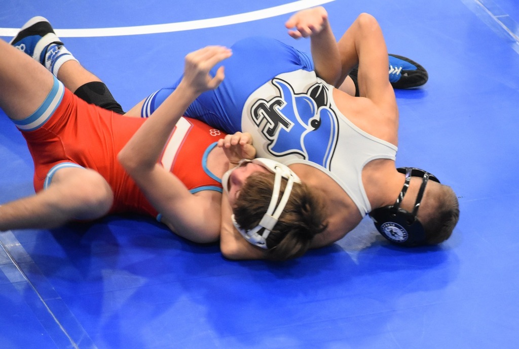 The Junction City Men's Wrestling Team hosted a dual tournament Saturday at Junction city High School. Junction City got off to a good start going 3-2 on the day. Junction City beat Wichita Heights 66-11, Wichita West 51-24 and Shawnee Heights 39-35. JC l