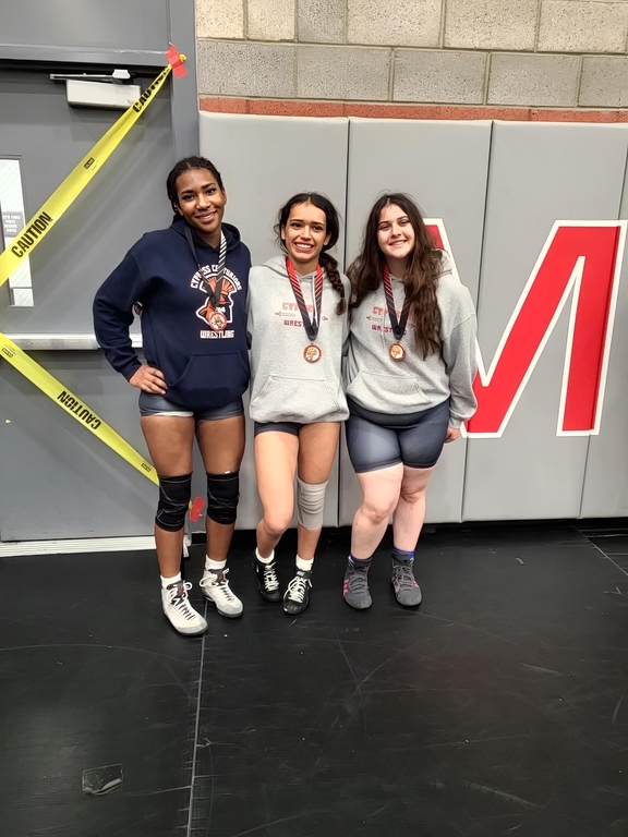 Took 4 of our Varsity girls to the Mater Dei tournament,  there was about 48-50 girls in each of their weight classes. It was a very stacked tournament,  3 placed but all 4 wrestled beautifully. I've loved watching them grow as wrestlers ❤️ proud of both 