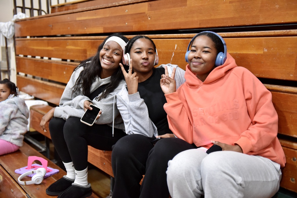 " THE HOLLOWAY SISTER " VANDEN VIKINGS LADYS .