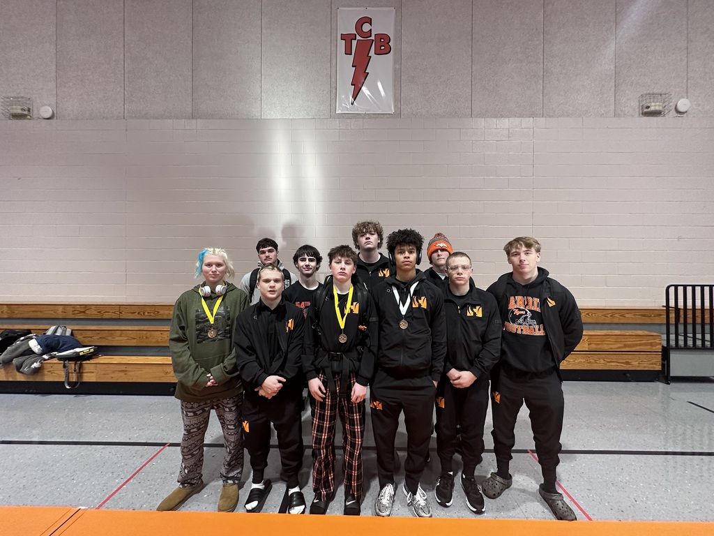 Varsity wrestlers competed at Murdale wrestling tournament this weekend against 29 other teams.  We had 4 of the 11 wrestlers place top 8 at the event:
130: Makayla Bush 4th 
113: Cameron Urbaniak 4th
138: Gabe Eldridge 3rd
175: Garrett Ray 8th
