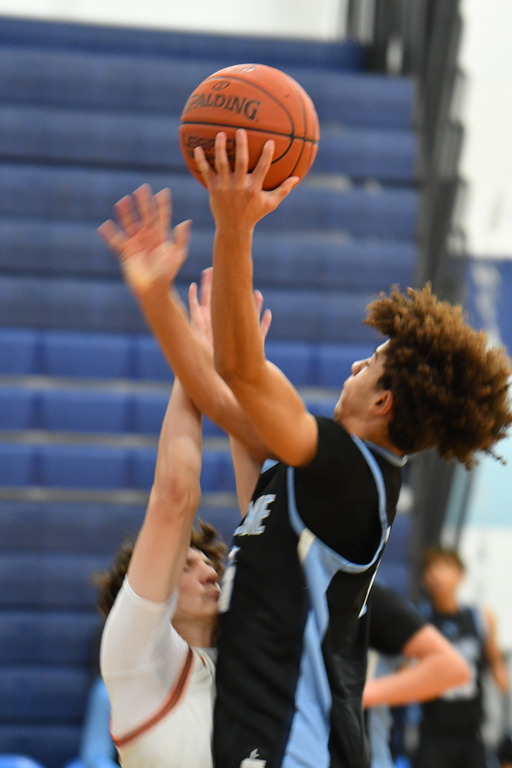 Simpson with winning layup!