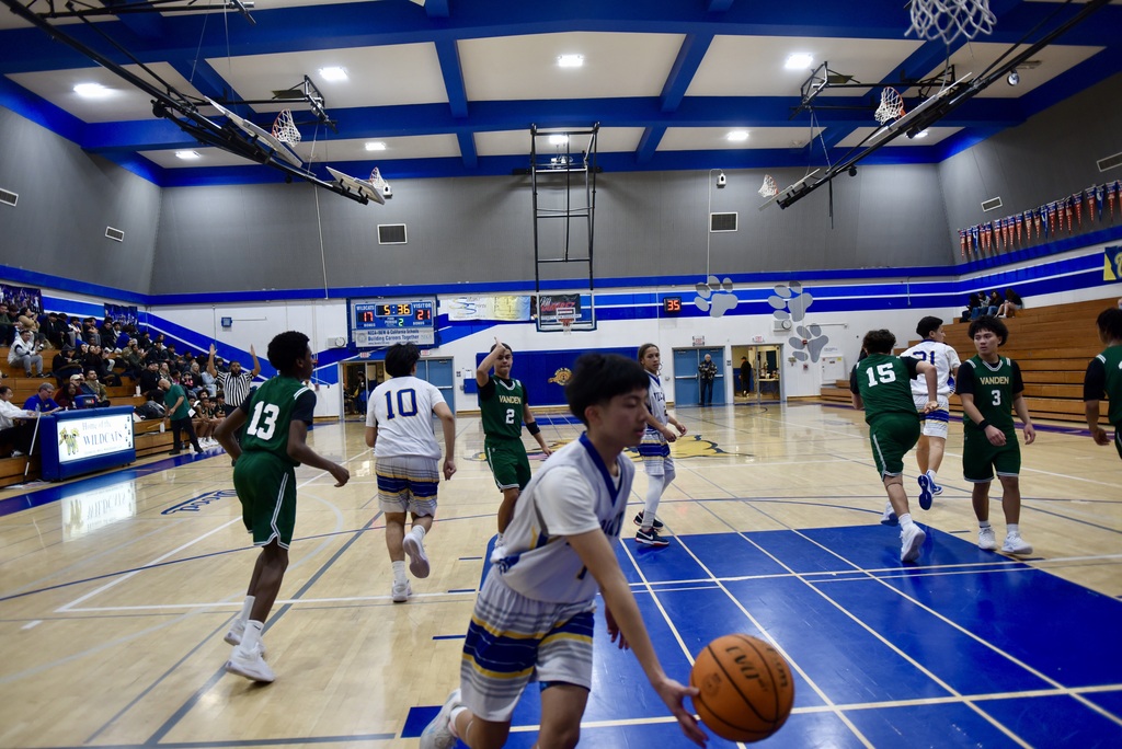 # 2 MAKING THE TOMAHAWK THREE POINT SCORING SIGN.