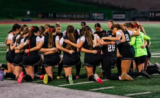 Varsity vs Beckman 📸 1/13
2-1 Mission

Congrats to goal scorer
⚽️⚽️ Ava Sivadat