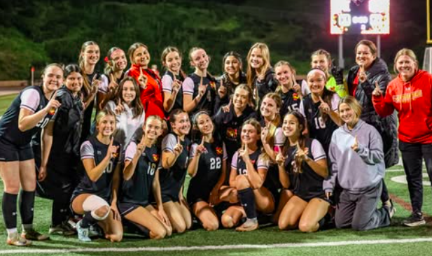 Nothing quite like winning your last game, at home, to seal league champs 💪 Congrats lady Diablos! CIF Bound!