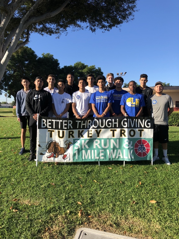 The Boys and Coaching staff Participated in a 3K Turkey trot to raise money for less fortunate families for Thanksgiving. Great Job boys!