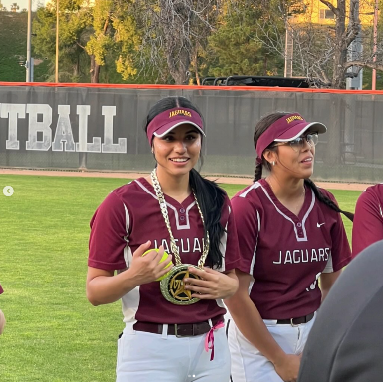 @jacqui.dm hits a 2 run home run in the top of the 8th inning to give @swcjaguarsoftball the win.