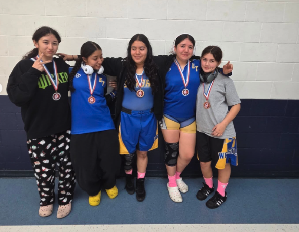The El Toro JV team competed at the Lady Patriots JV Duals. The JV team went 3-3 in team duals and had five individual placers. Yajaira Rodriguez dominated the competition with 6 wins amd 0 losses. All wins by pin!!! Congrats to our placers.

Yajaria (6-0