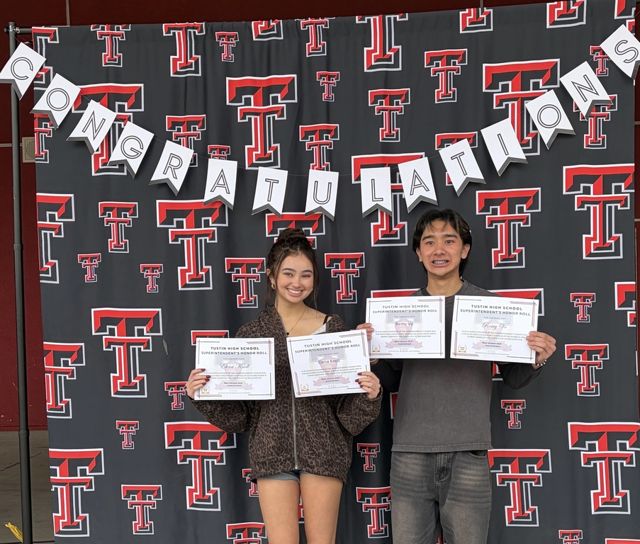 MUN students receiving Honor Roll!!