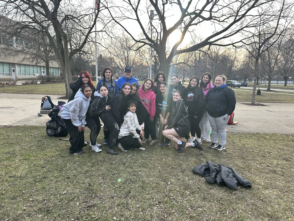 Some of our alumni stopped by practice while back from Spring break to say hi!