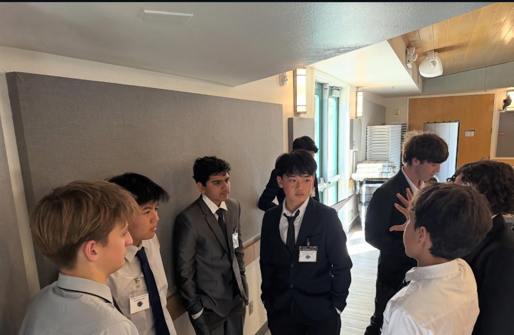 MUN students in a discussion