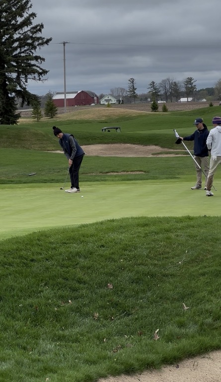 Jordan putting for birdie on #7