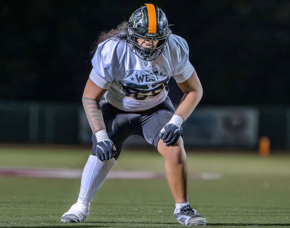 I’m Pono Momoe 6’2” 290 lbs I play OL Guard/Tackle from James Campbell High School. I’m a Senior this year Class of 2026.